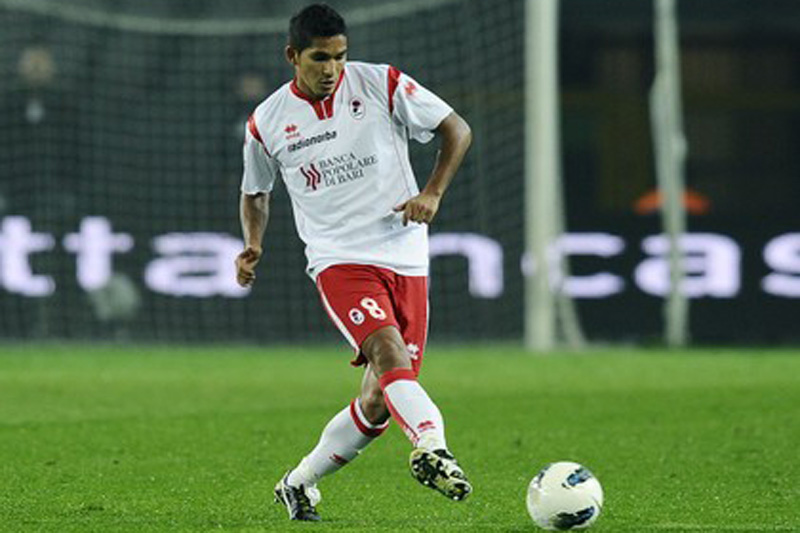 il centrocampista paraguayano Rivaldo Gonzales